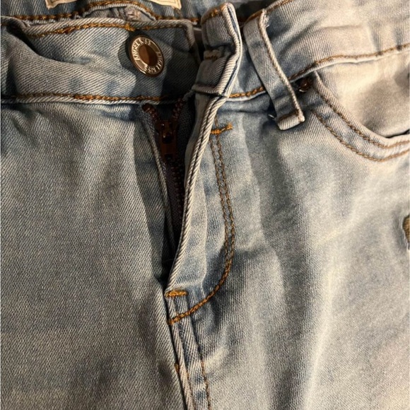 Designer embroidered light denim jeans - Picture 4 of 6